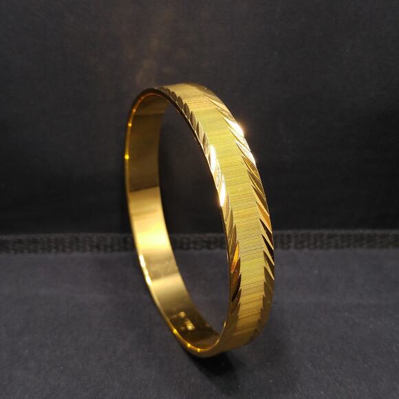 Monet 1960 Textured Gold Plated Bangle Bracelet #3263 Vintage Jewelry Book Piece - Picture 10 of 10